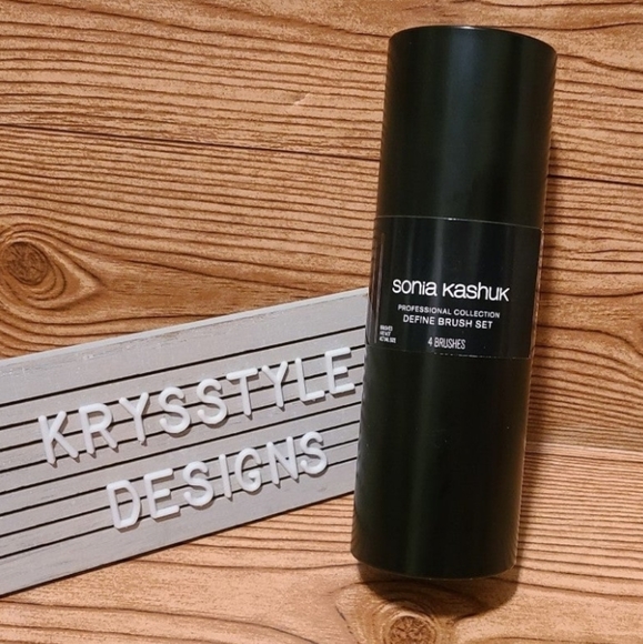 Sonia Kashuk Other - Sonia Kashuk professional collection glow brush set of 4 in storage tube. NWT